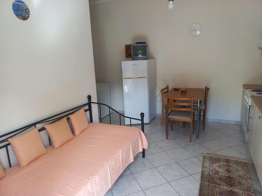 Stefkas Apartment1 พาทรา ภายนอก รูปภาพ